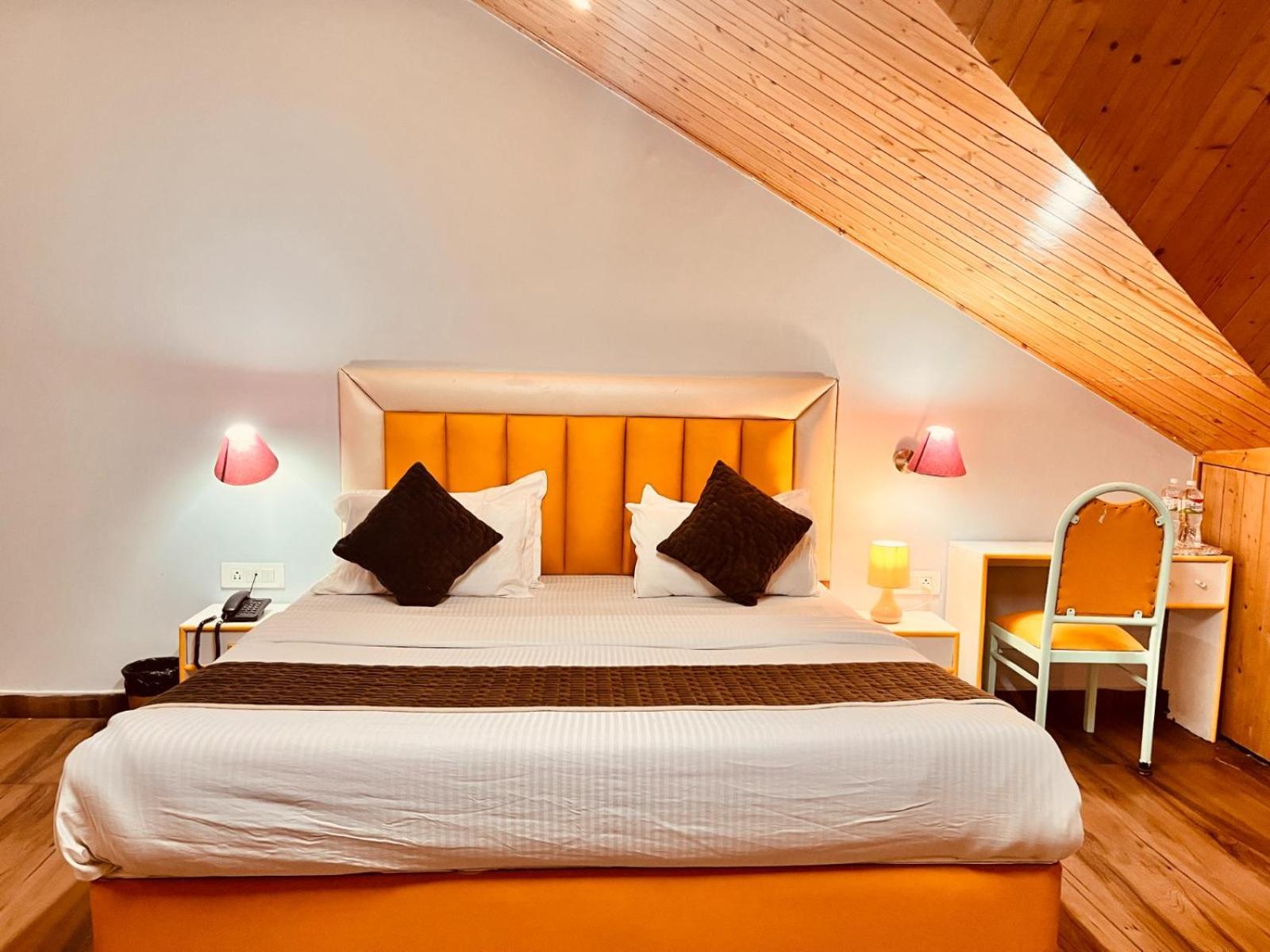 Hadimba Hill View By Hadimba Palace, Manali - Premium Room ! Family Hotel ! Parking ! Near Hadimba Temple Экстерьер фото