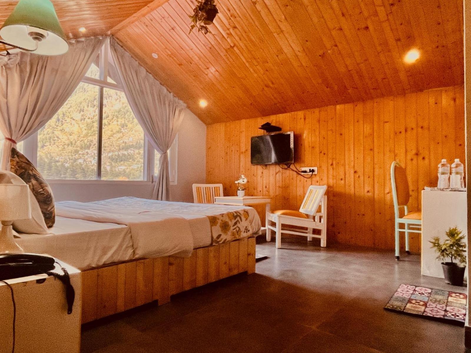 Hadimba Hill View By Hadimba Palace, Manali - Premium Room ! Family Hotel ! Parking ! Near Hadimba Temple Экстерьер фото