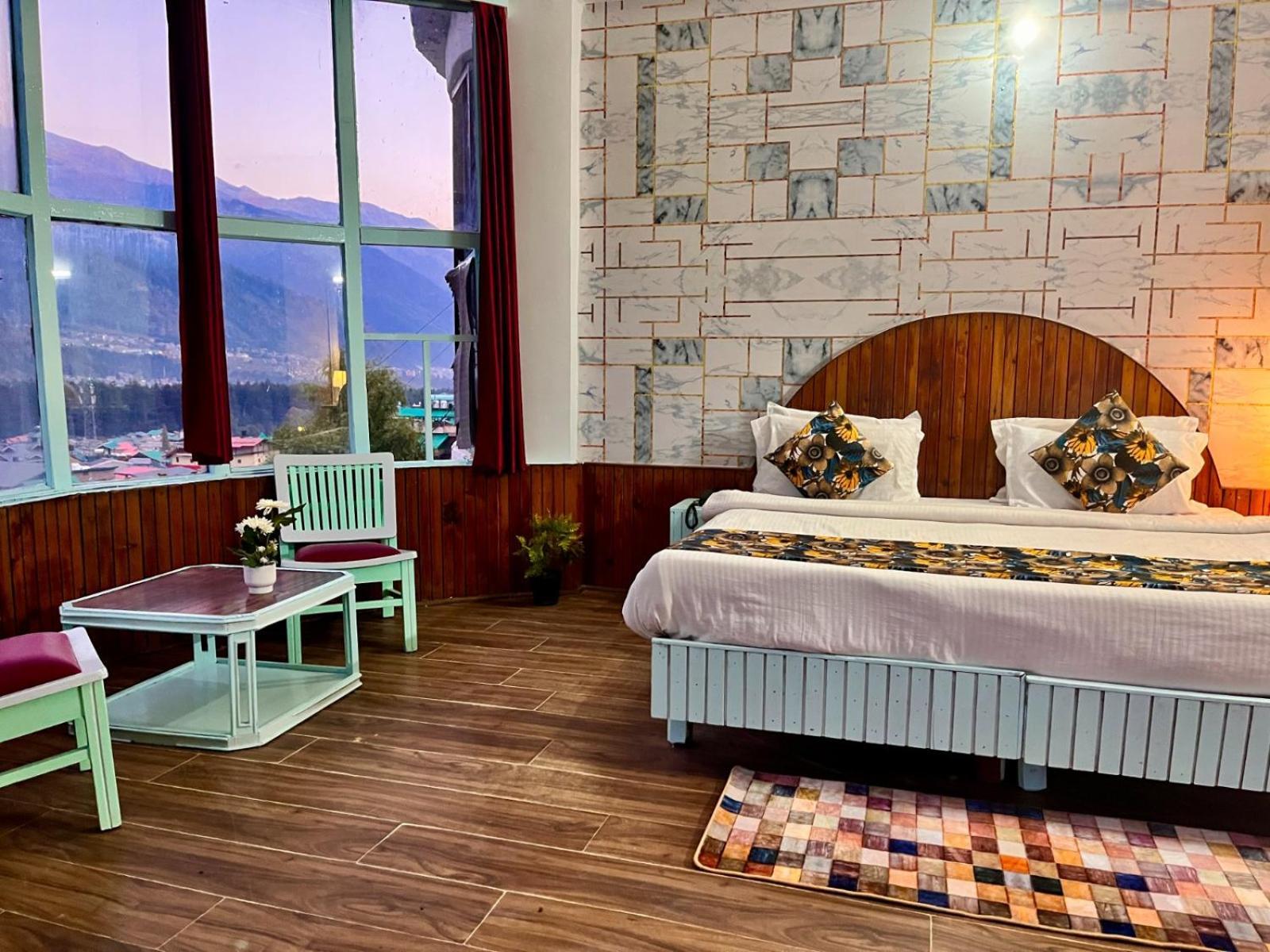 Hadimba Hill View By Hadimba Palace, Manali - Premium Room ! Family Hotel ! Parking ! Near Hadimba Temple Экстерьер фото