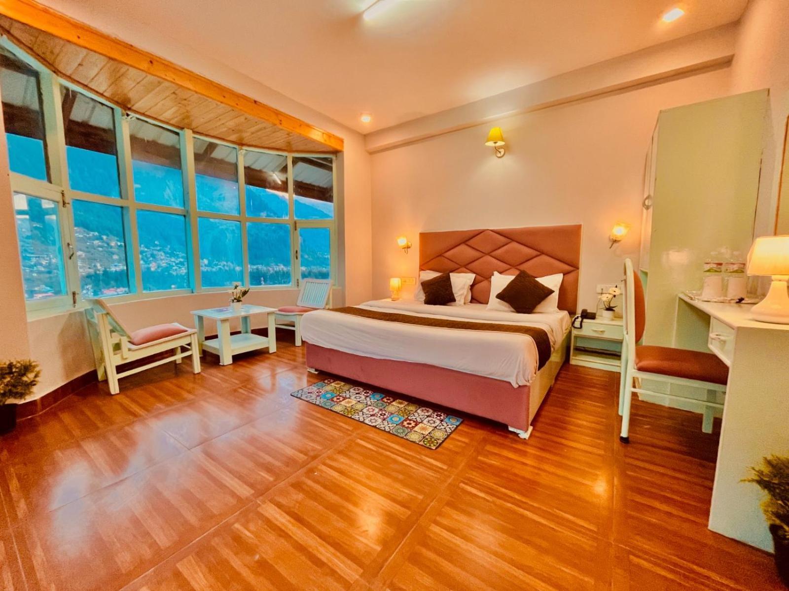 Hadimba Hill View By Hadimba Palace, Manali - Premium Room ! Family Hotel ! Parking ! Near Hadimba Temple Экстерьер фото