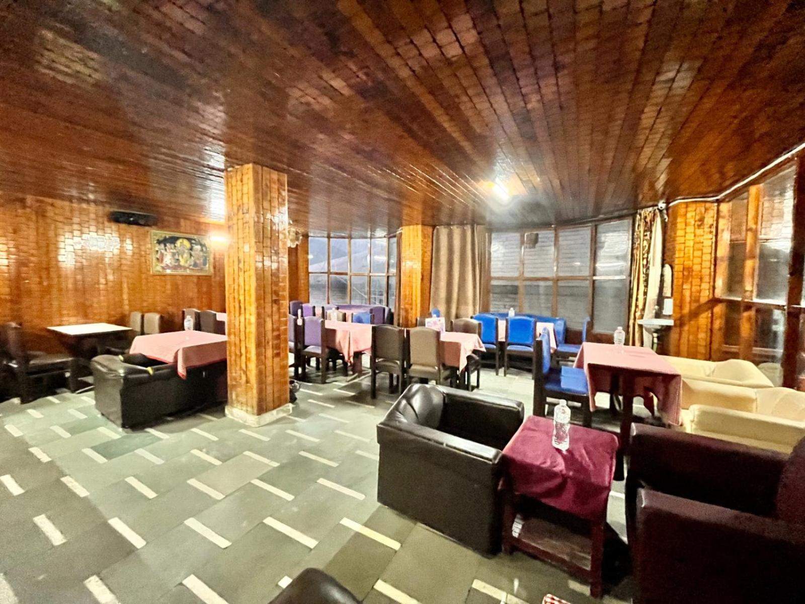 Hadimba Hill View By Hadimba Palace, Manali - Premium Room ! Family Hotel ! Parking ! Near Hadimba Temple Экстерьер фото