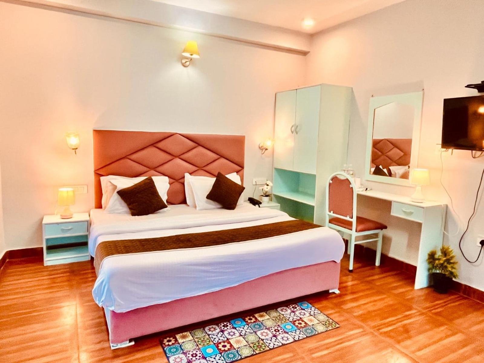 Hadimba Hill View By Hadimba Palace, Manali - Premium Room ! Family Hotel ! Parking ! Near Hadimba Temple Экстерьер фото
