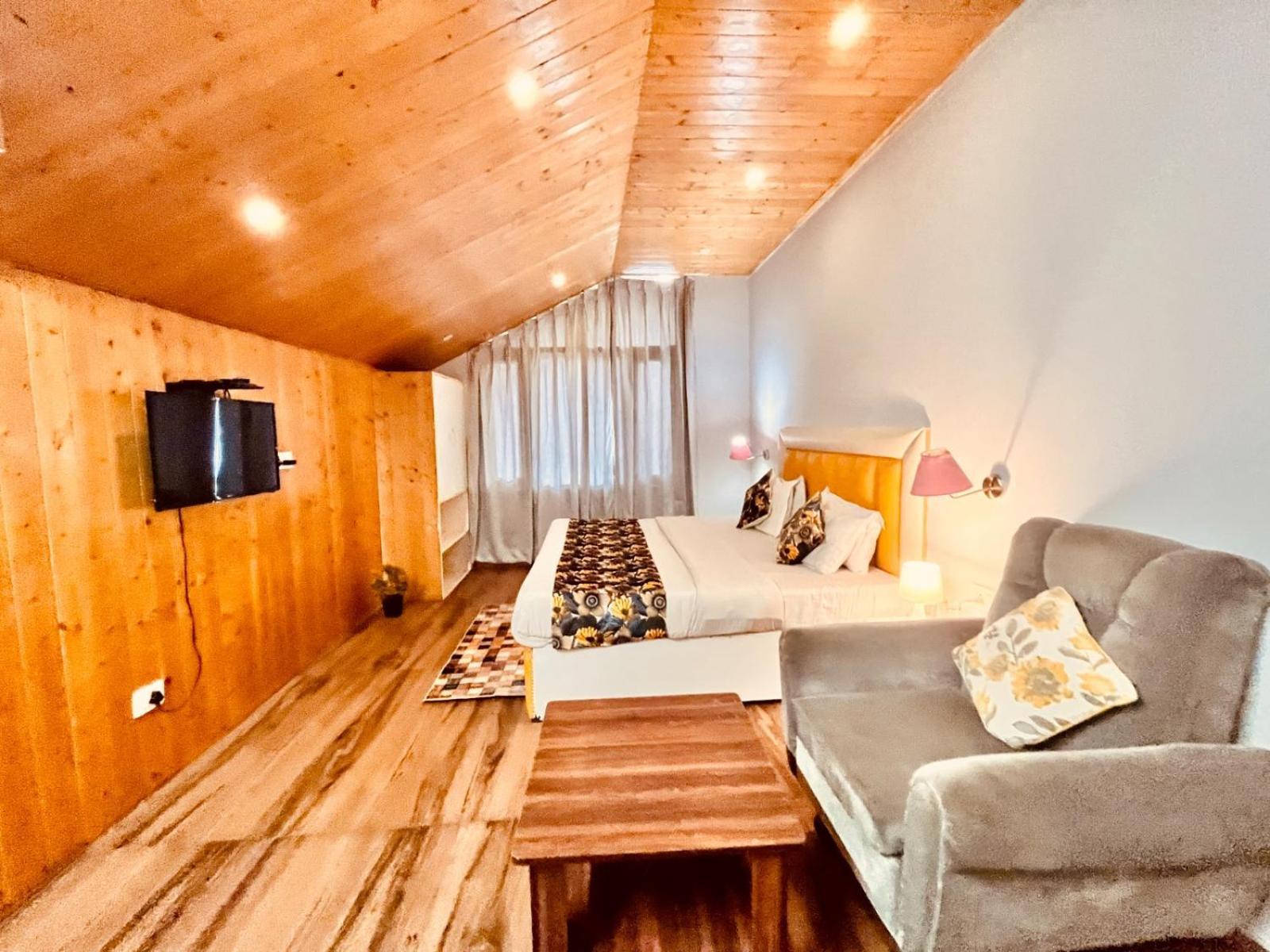 Hadimba Hill View By Hadimba Palace, Manali - Premium Room ! Family Hotel ! Parking ! Near Hadimba Temple Экстерьер фото