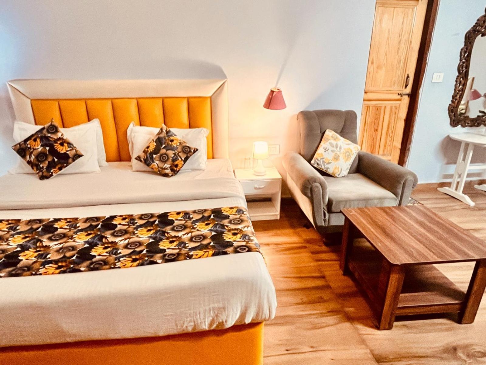 Hadimba Hill View By Hadimba Palace, Manali - Premium Room ! Family Hotel ! Parking ! Near Hadimba Temple Экстерьер фото