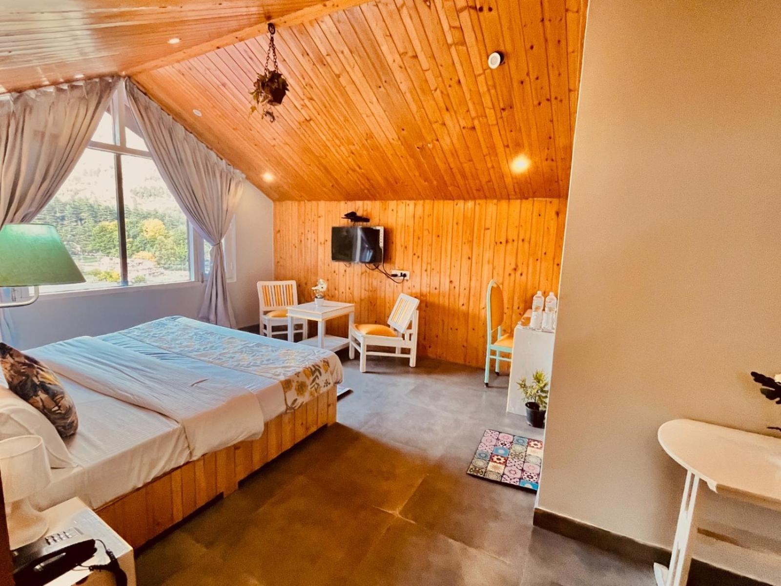 Hadimba Hill View By Hadimba Palace, Manali - Premium Room ! Family Hotel ! Parking ! Near Hadimba Temple Экстерьер фото