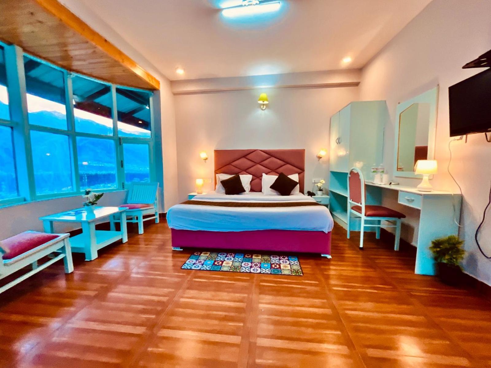 Hadimba Hill View By Hadimba Palace, Manali - Premium Room ! Family Hotel ! Parking ! Near Hadimba Temple Экстерьер фото