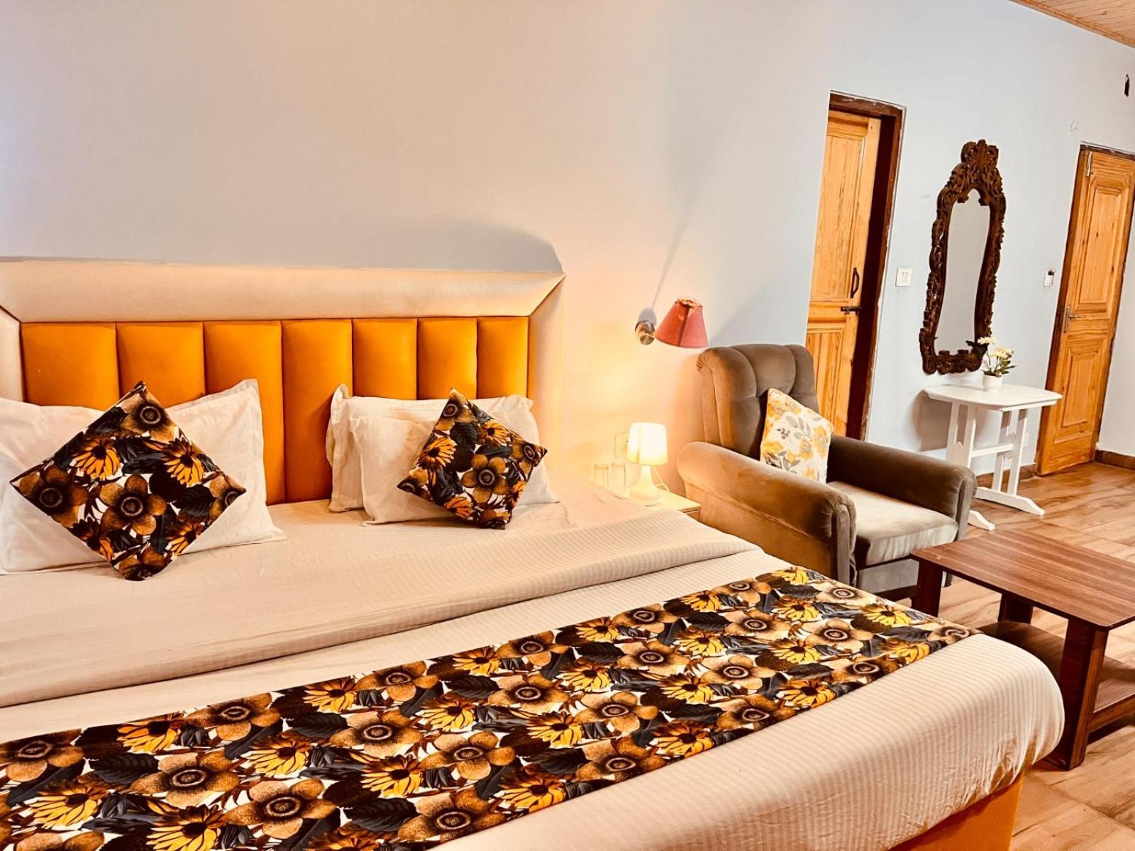 Hadimba Hill View By Hadimba Palace, Manali - Premium Room ! Family Hotel ! Parking ! Near Hadimba Temple Экстерьер фото