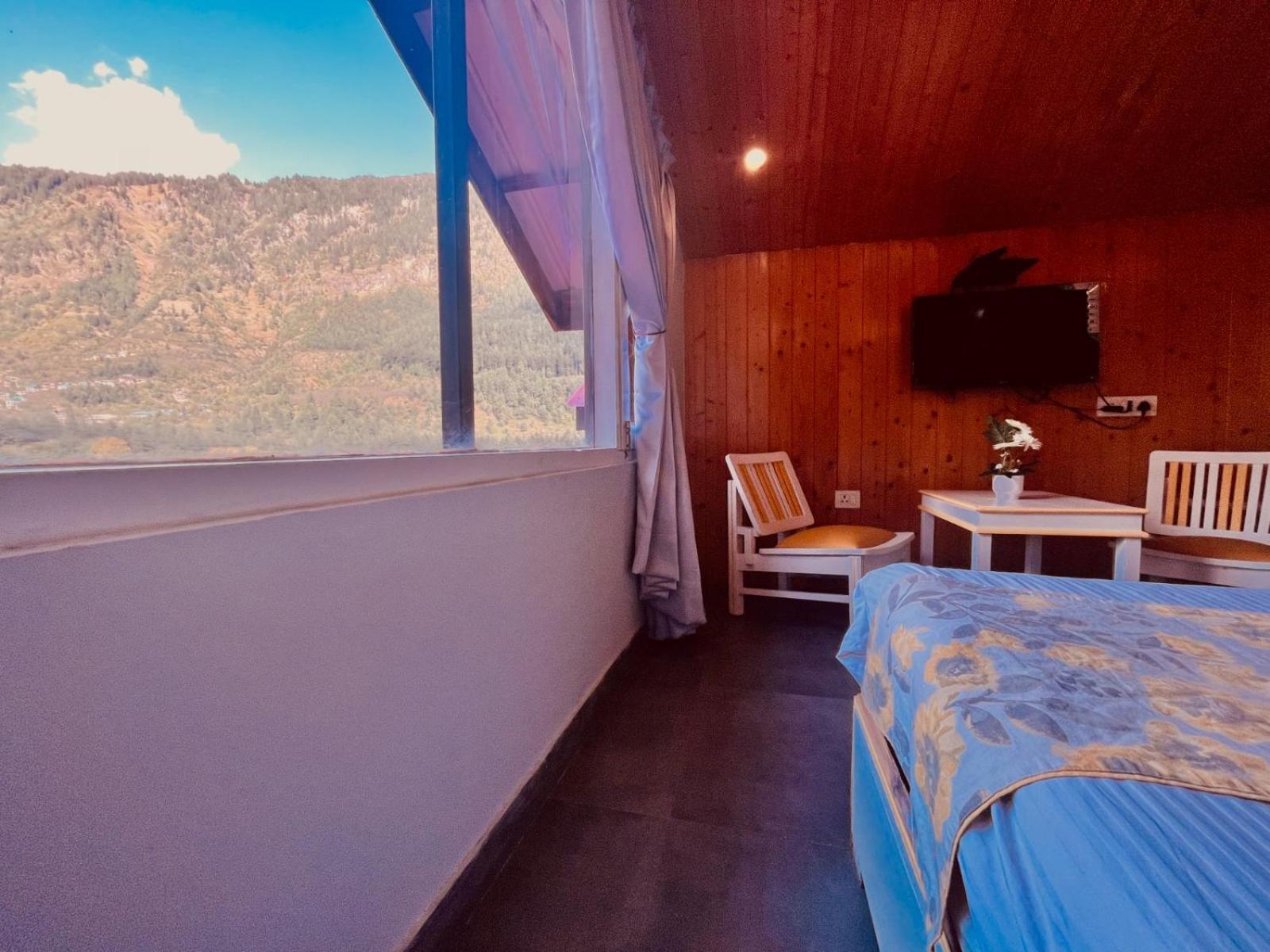 Hadimba Hill View By Hadimba Palace, Manali - Premium Room ! Family Hotel ! Parking ! Near Hadimba Temple Экстерьер фото