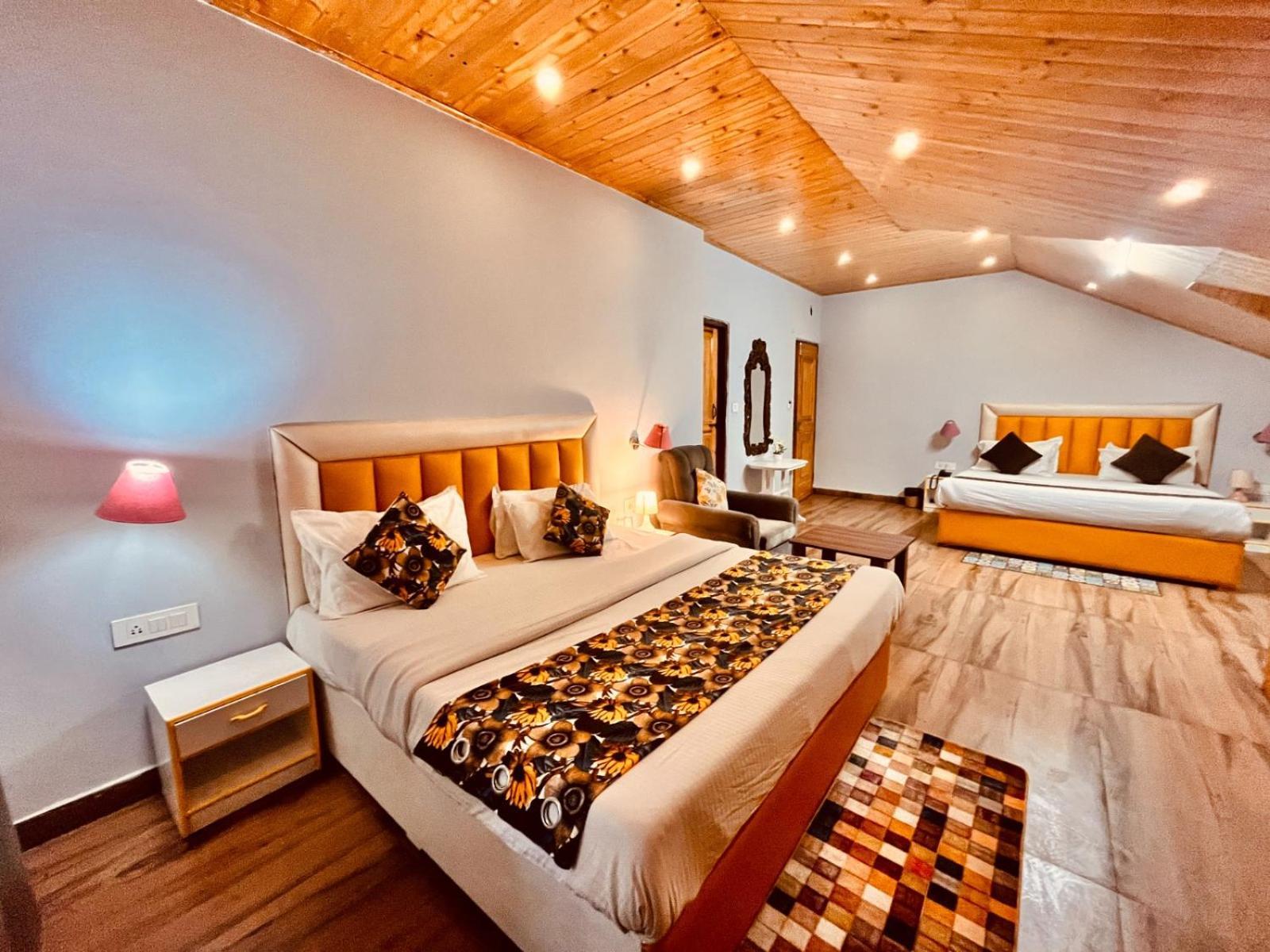 Hadimba Hill View By Hadimba Palace, Manali - Premium Room ! Family Hotel ! Parking ! Near Hadimba Temple Экстерьер фото
