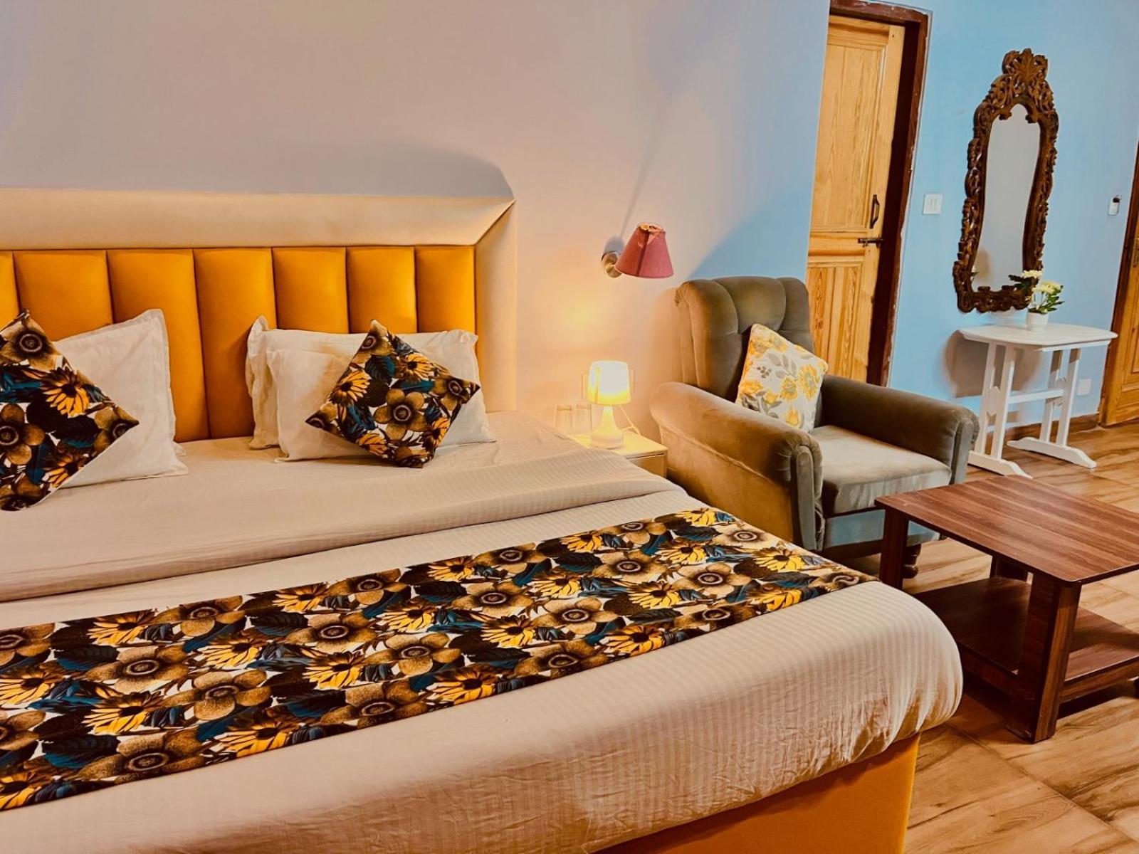 Hadimba Hill View By Hadimba Palace, Manali - Premium Room ! Family Hotel ! Parking ! Near Hadimba Temple Экстерьер фото