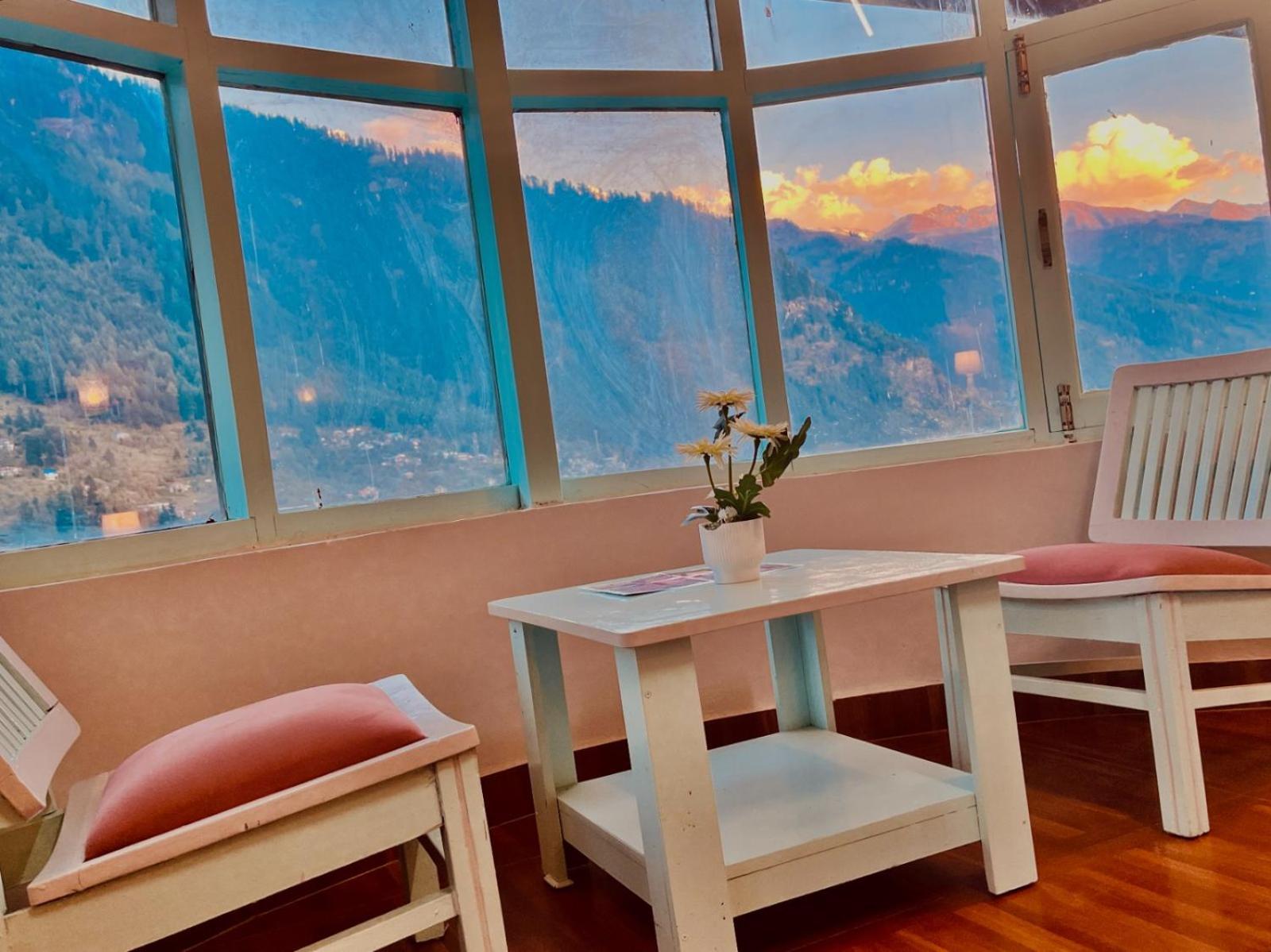 Hadimba Hill View By Hadimba Palace, Manali - Premium Room ! Family Hotel ! Parking ! Near Hadimba Temple Экстерьер фото