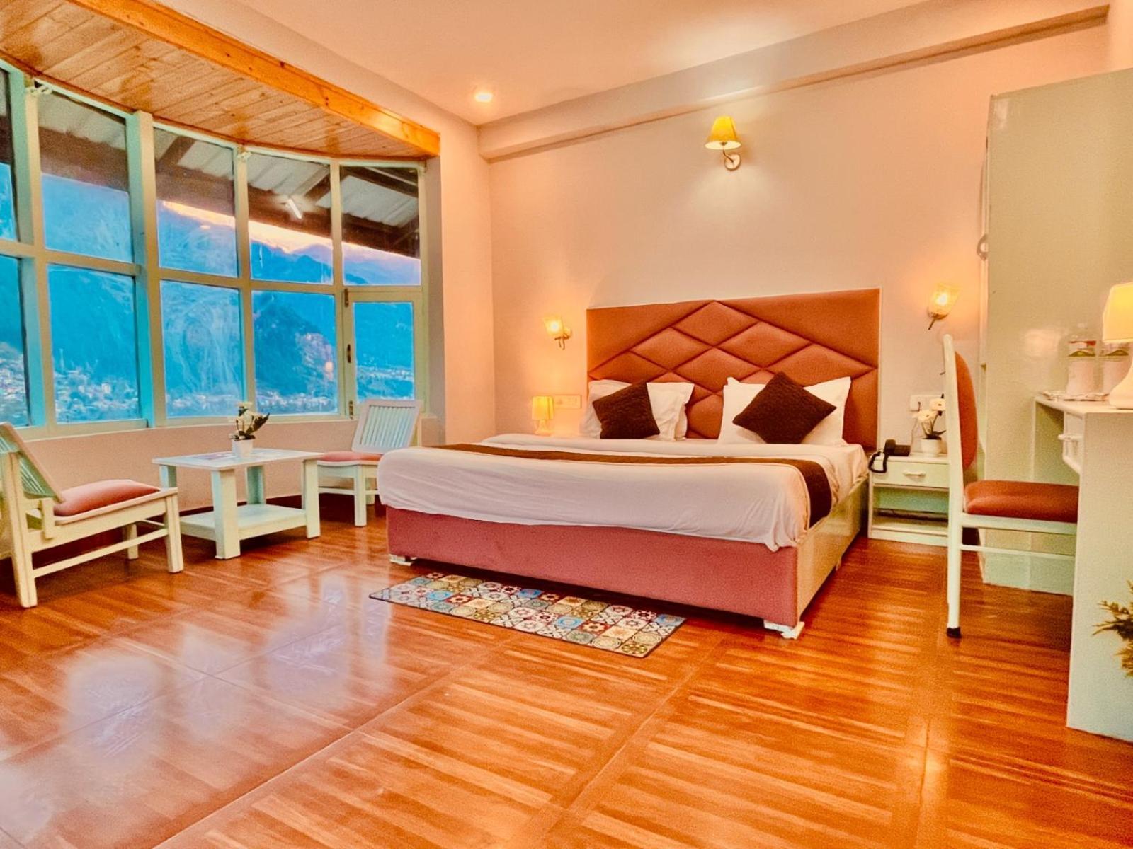 Hadimba Hill View By Hadimba Palace, Manali - Premium Room ! Family Hotel ! Parking ! Near Hadimba Temple Экстерьер фото