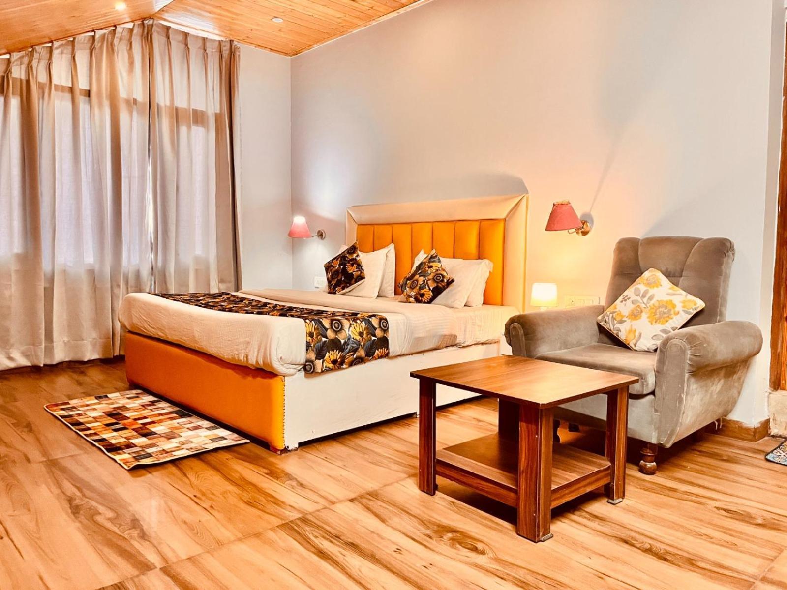 Hadimba Hill View By Hadimba Palace, Manali - Premium Room ! Family Hotel ! Parking ! Near Hadimba Temple Экстерьер фото